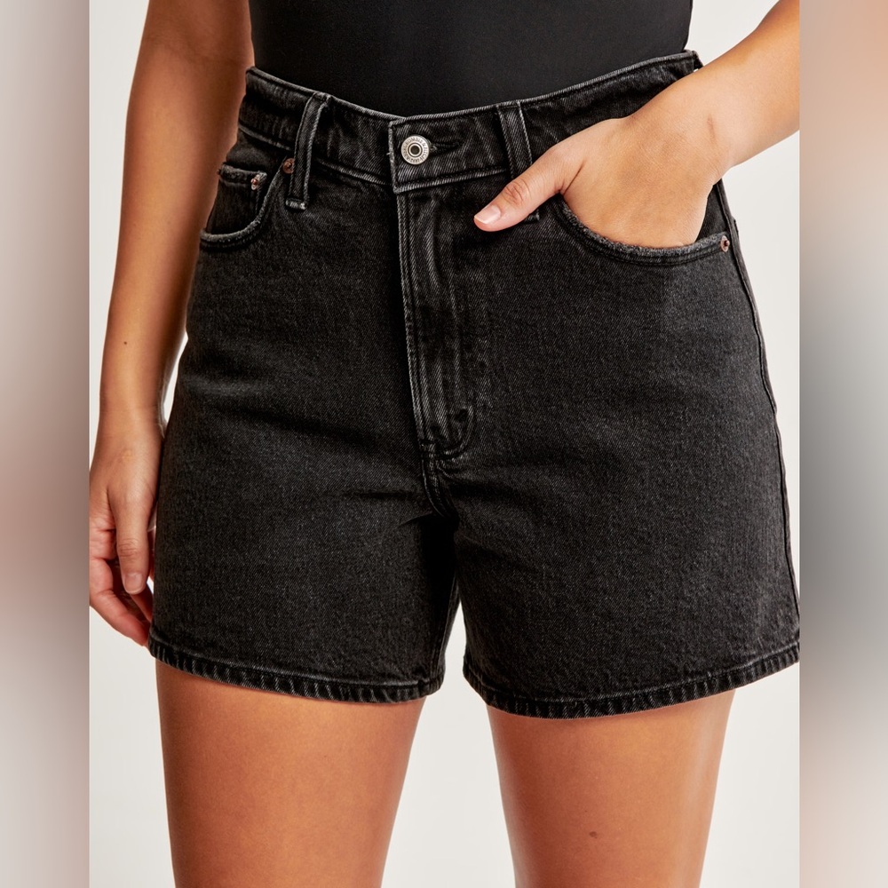 ABERCROMBIE & FITCH CURVE LOVE HIGH RISE DAD SHORT | BLACK | Size 31/12